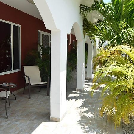 Ladybugs Apartments Palm Beach Exterior foto