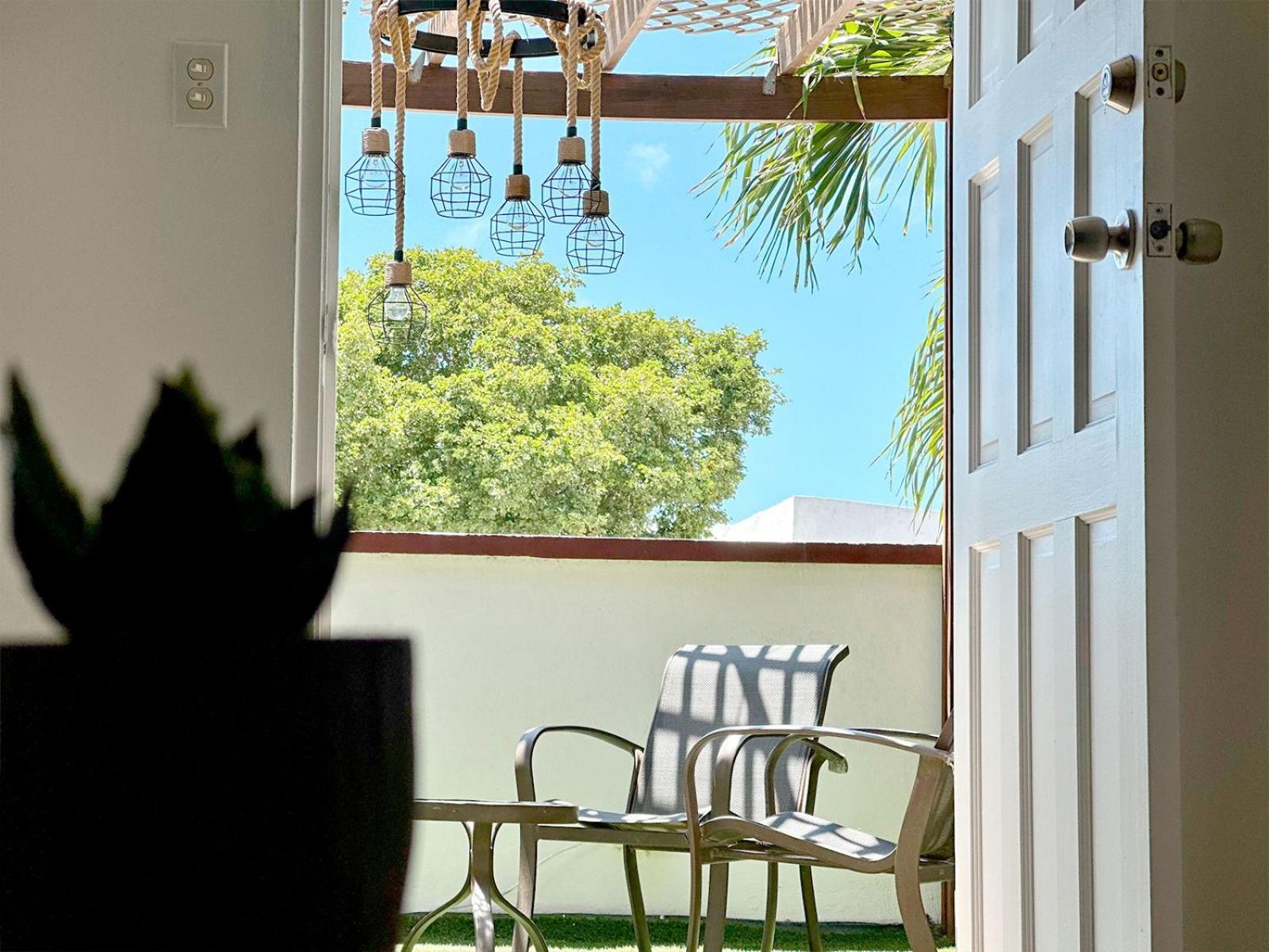 Ladybugs Apartments Palm Beach Exterior foto