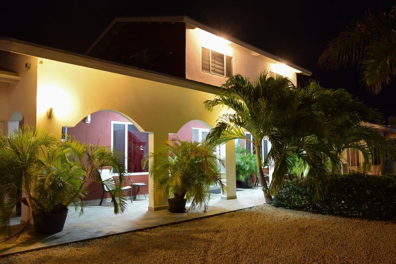 Ladybugs Apartments Palm Beach Exterior foto